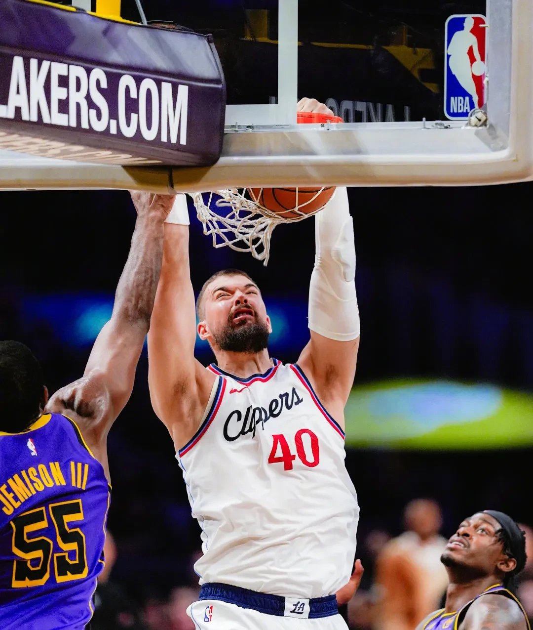 包含东契奇回归赛场，挺进下一轮首场状态亮眼，快船观众沸腾！的词条